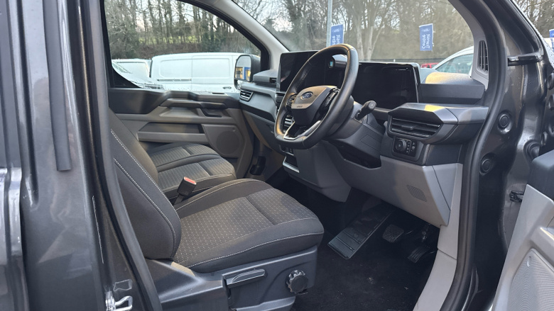 Ford Tourneo Custom 320 L2 Diesel Fwd 2.0 EcoBlue 136ps H1 Zetec 8 seater Auto